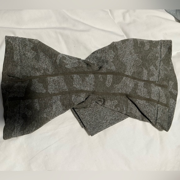 NVGTN Seamless Camo Shorts - Picture 4 of 5